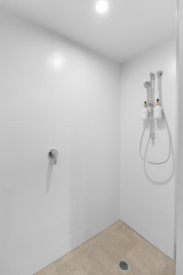 The Eton - Brand New Nundah Modern 1 Bedroom With Parking, Netflix Apartment Brisbane