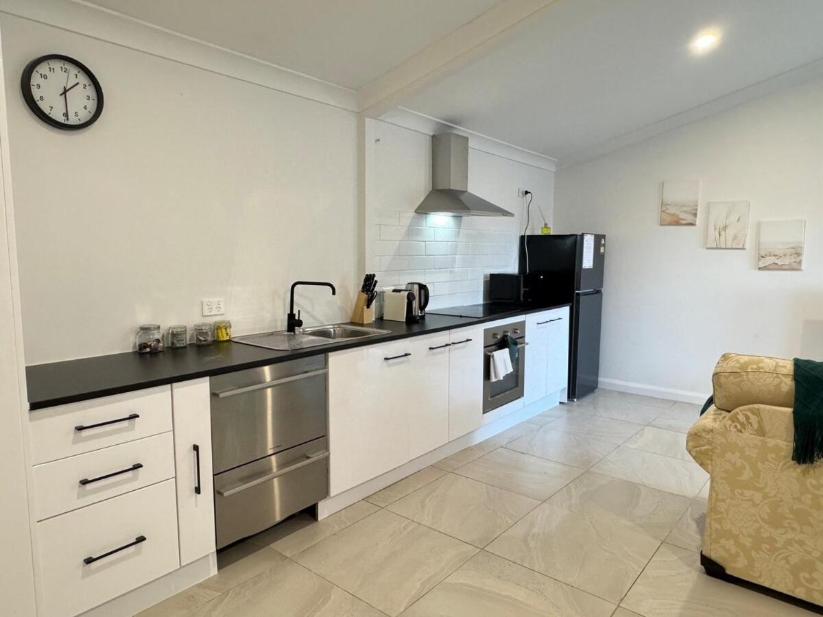 Modern Simplicity Granny Flat In Belmont Holiday home