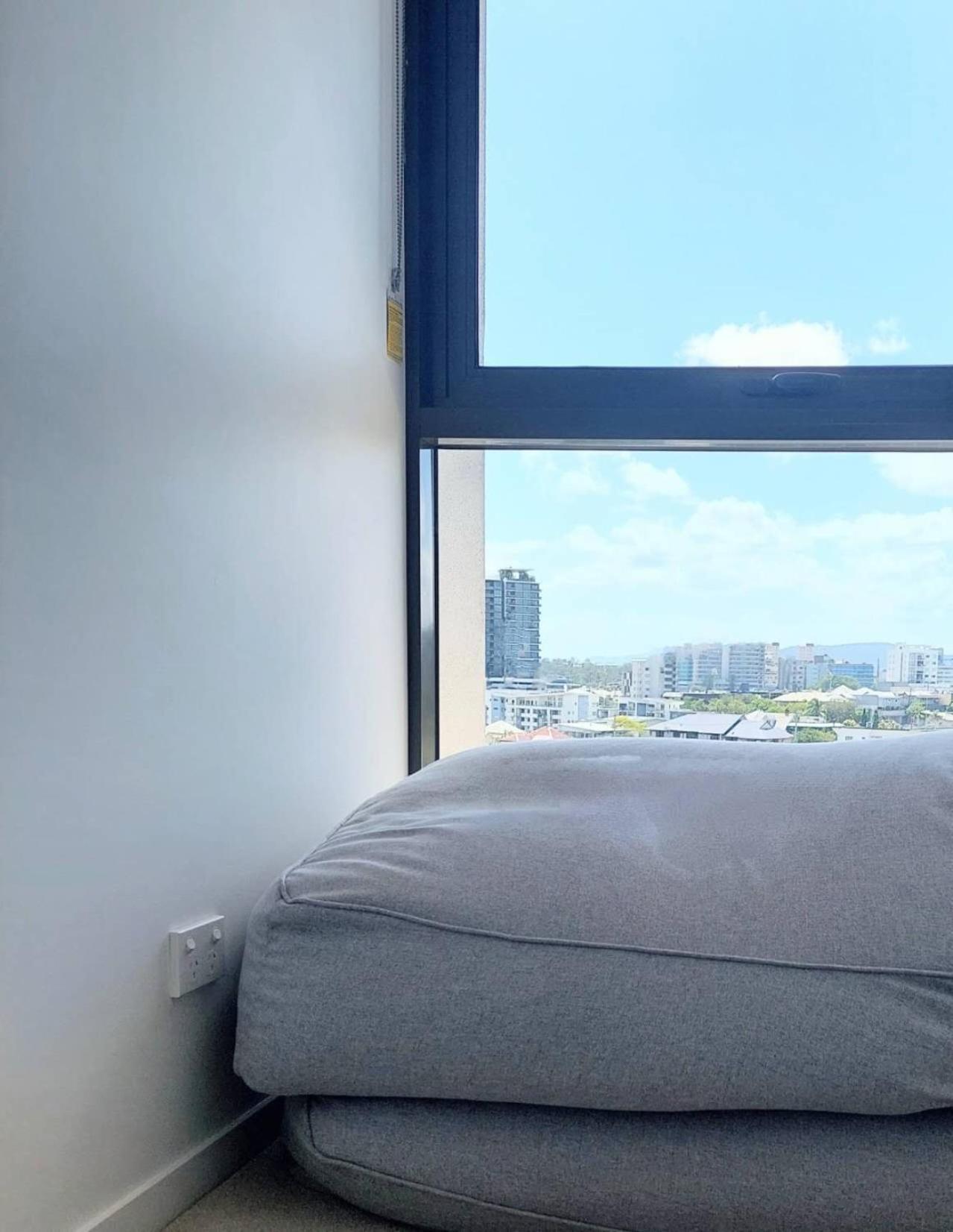 Modern 5-guest Pool Retreat For Family & Business Apartment *