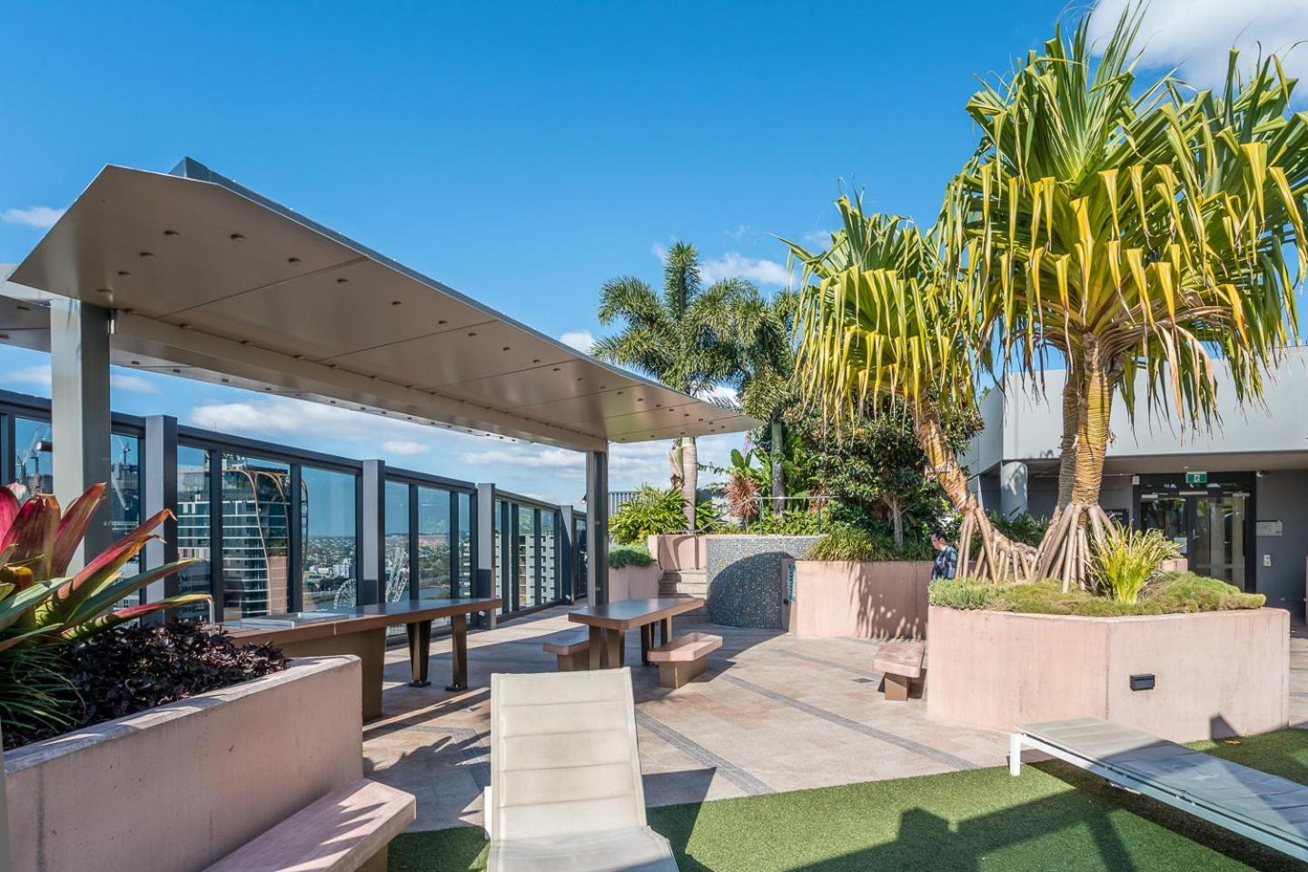 1-bedroom With Pool, Sauna, And Parking In South Apartment Brisbane