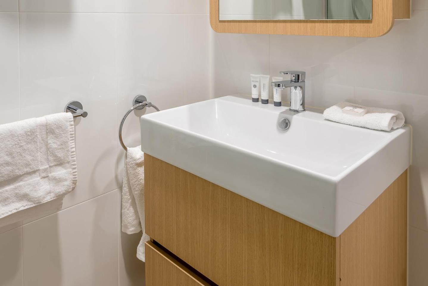 Apartment 1-bedroom With Pool, Sauna, And Parking In South Brisbane