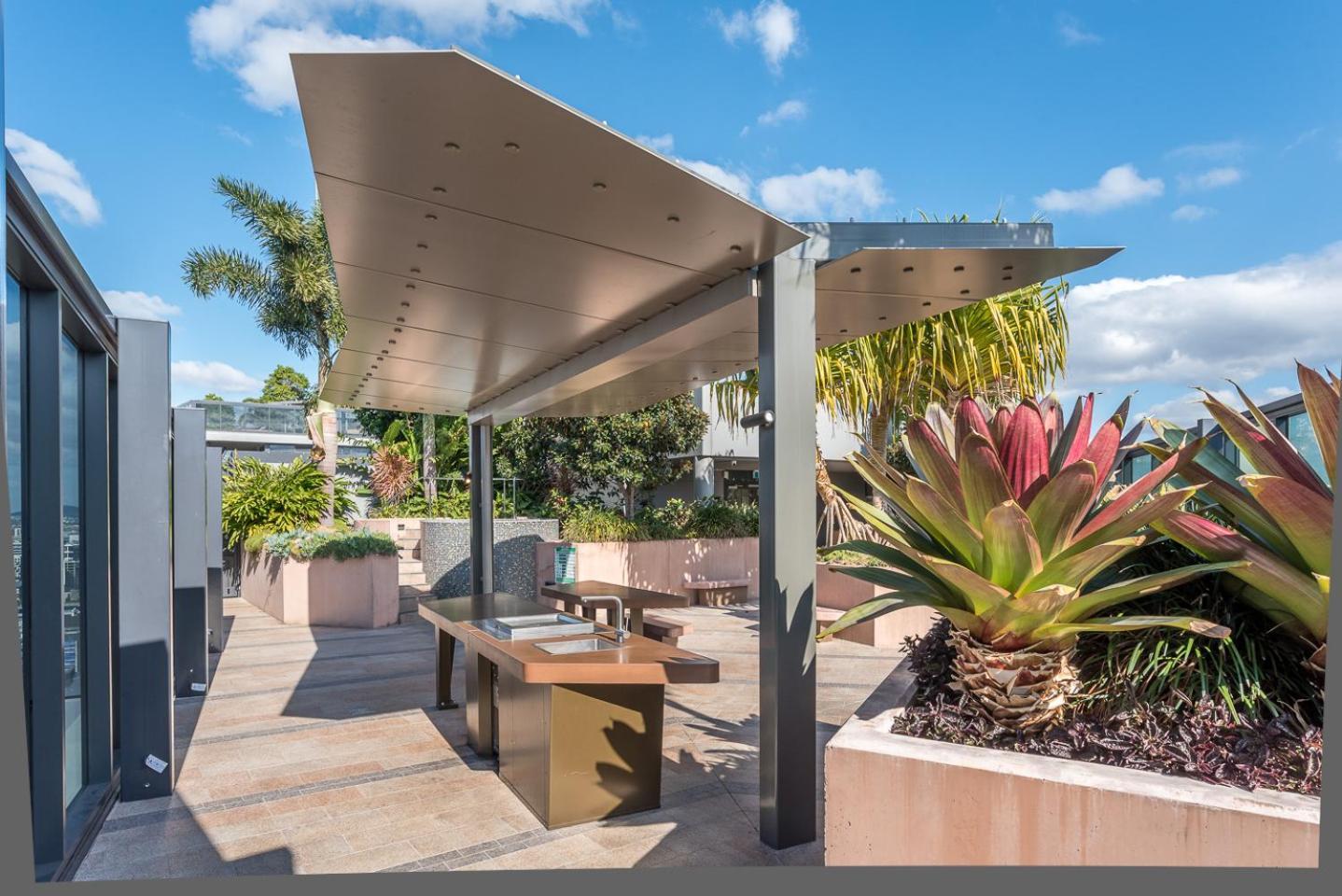 1-bedroom With Pool, Sauna, And Parking In South * Brisbane