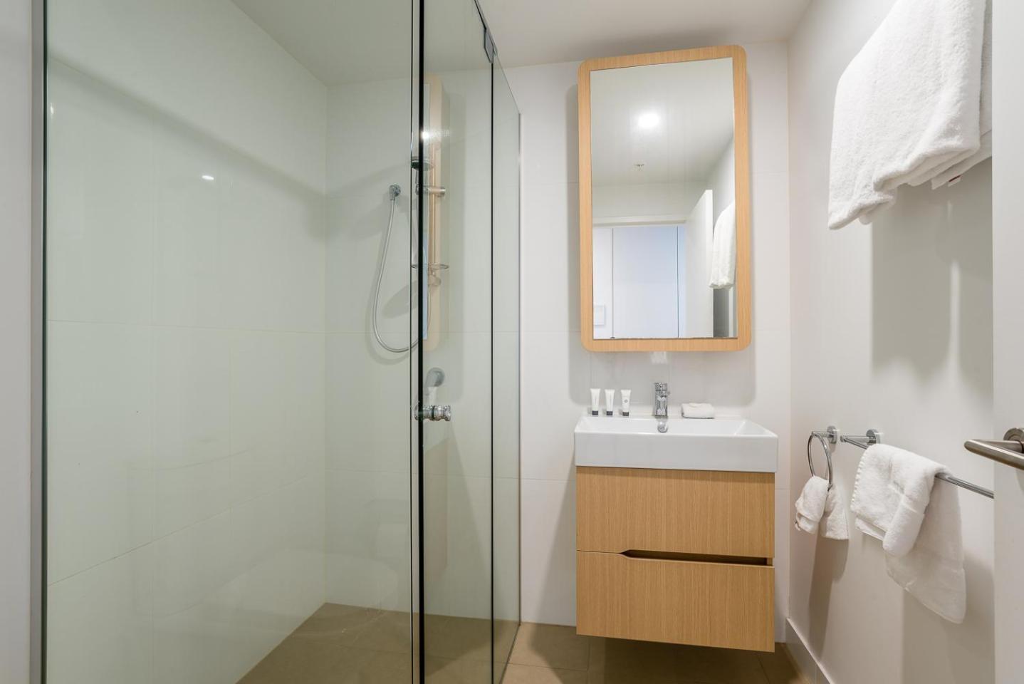 1-bedroom With Pool, Sauna, And Parking In South
