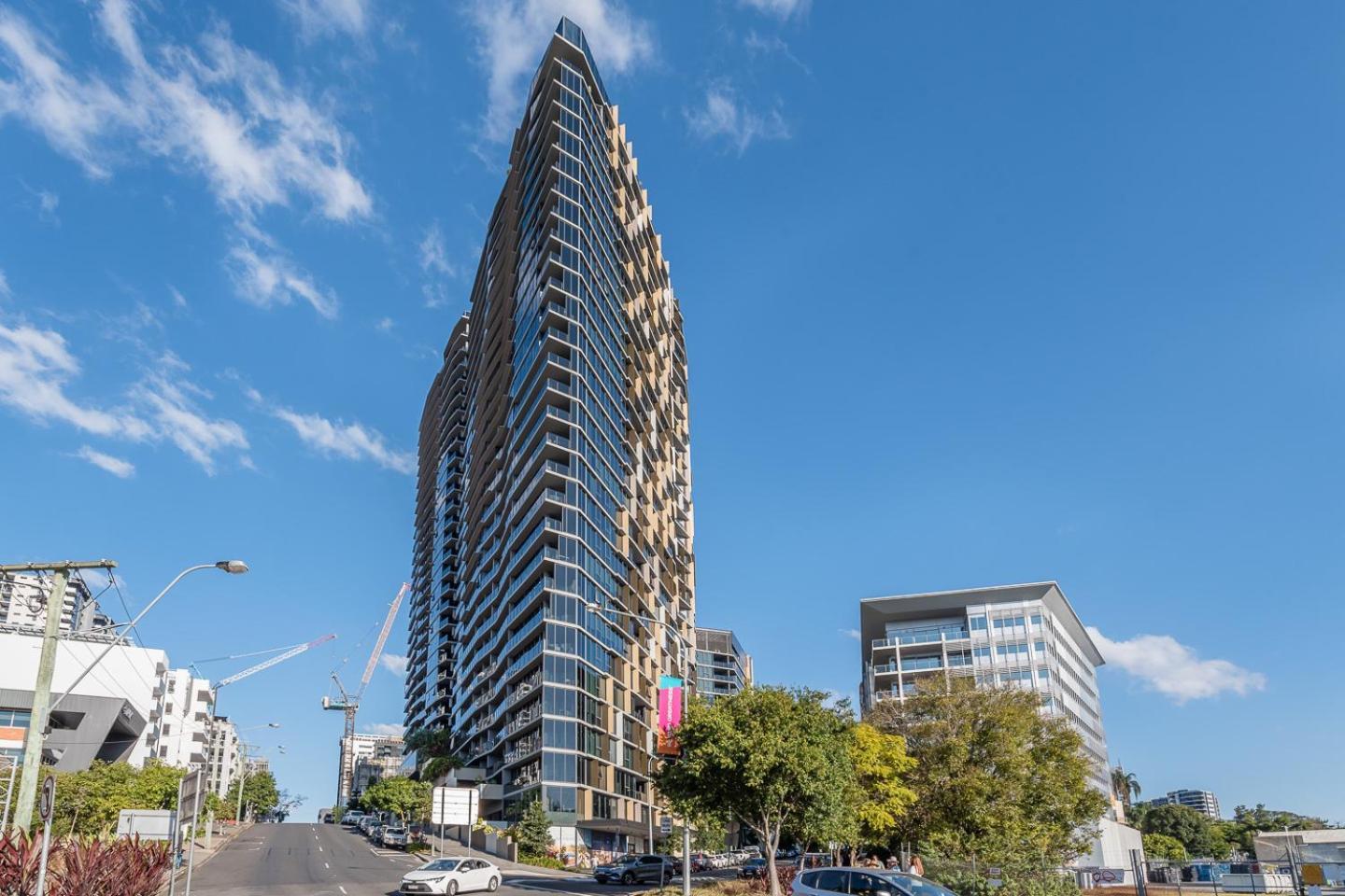 1-bedroom With Pool, Sauna, And Parking In South Apartment Brisbane