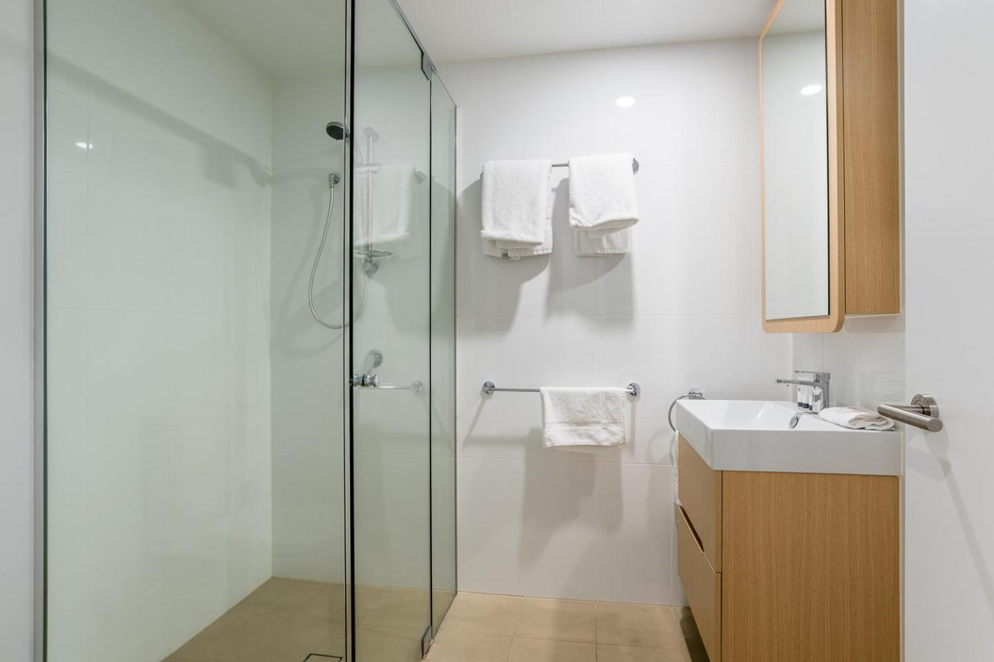 1-bedroom With Pool, Sauna, And Parking In South Apartment