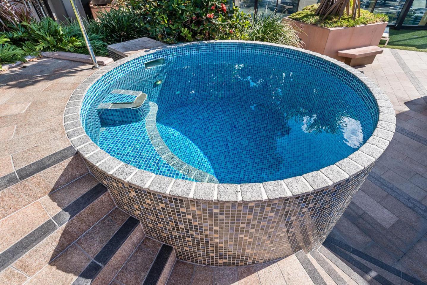 1-bedroom With Pool, Sauna, And Parking In South * Brisbane