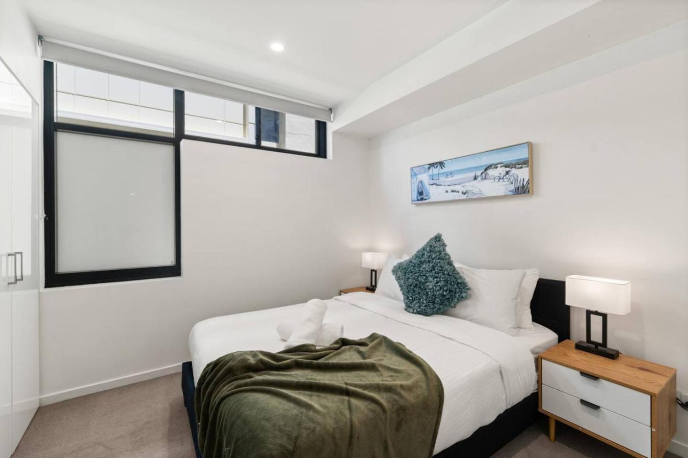 Unbeatable River And Cbd Views Pool 2car And Prime Spot Apartment