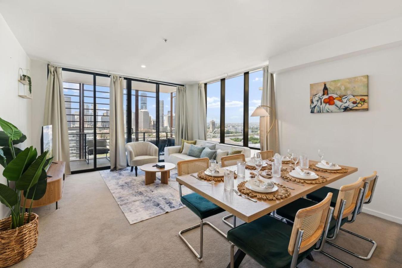 Unbeatable River And Cbd Views Pool 2car And Prime Spot Apartment *