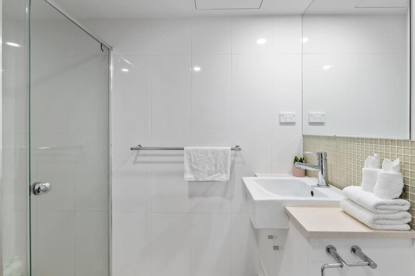 Cbd Modern 3bed Panoramic River View, 2cars And Pool Apartment Brisbane