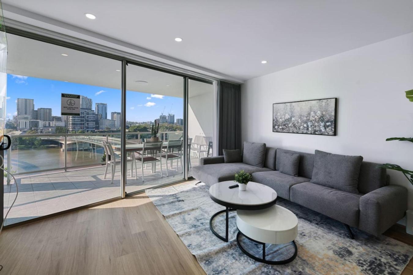 Cbd Modern 3bed Panoramic River View, 2cars And Pool Apartment *
