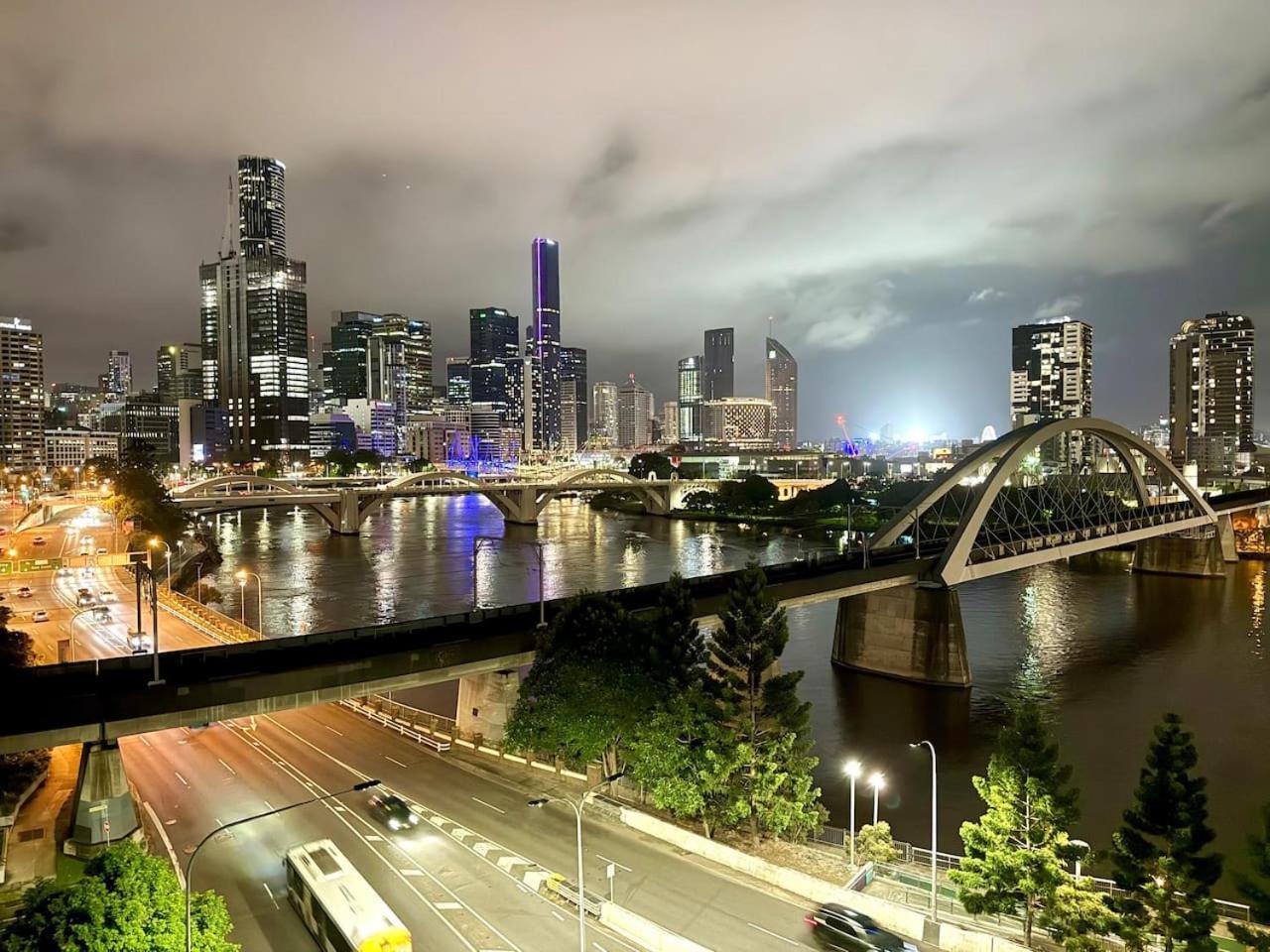 Cbd Modern 3bed Panoramic River View, 2cars And Pool Apartment Brisbane