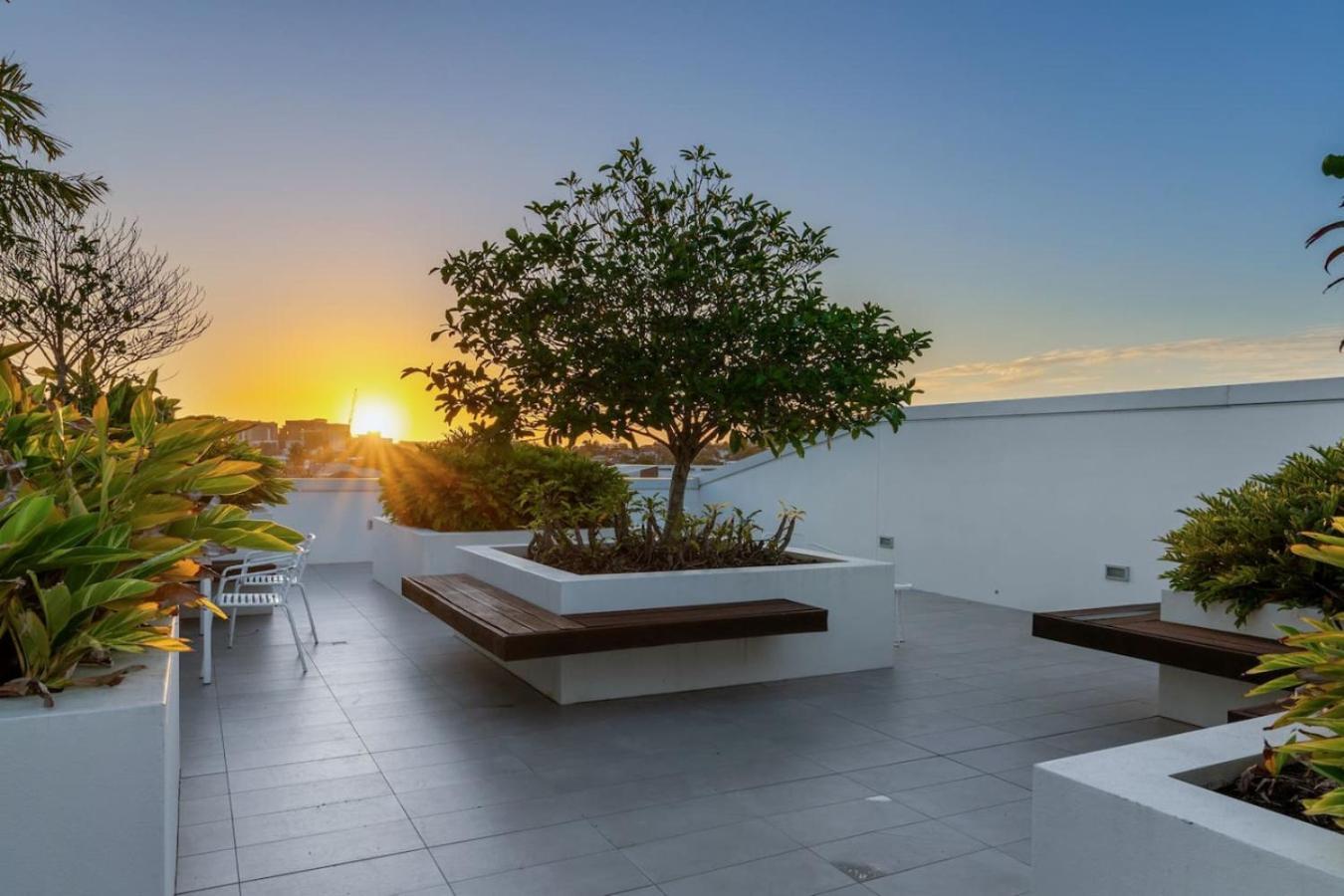 Rooftop Pool And View Stylish 2bed With Ducted Ac Apartment Brisbane