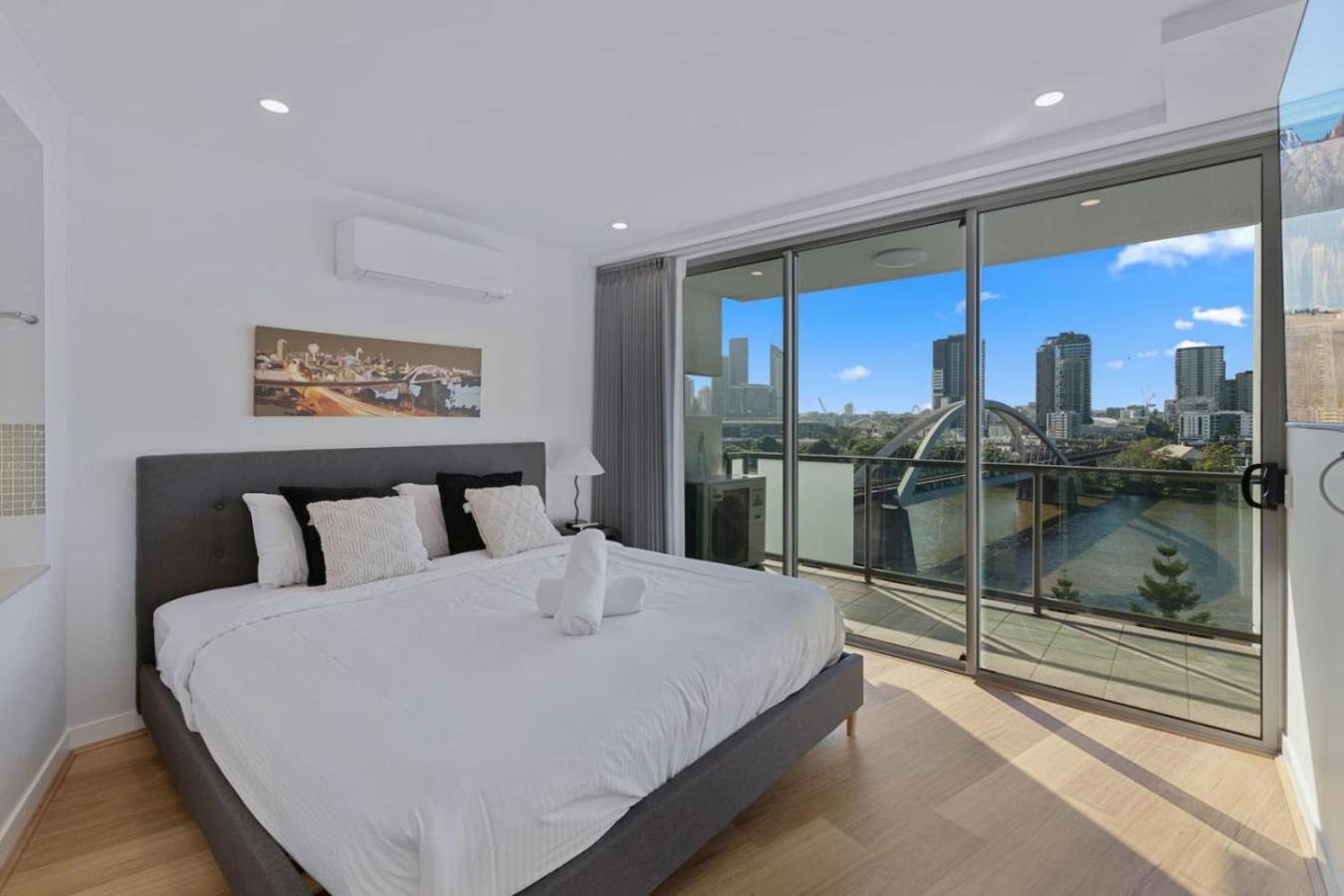 Cbd Modern 3bed Panoramic River View, 2cars And Pool *