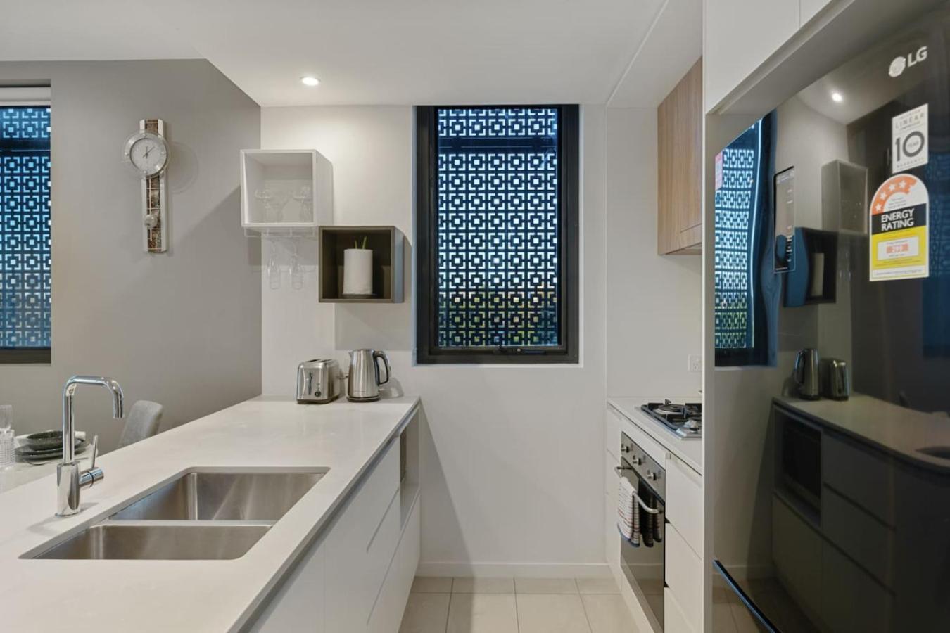 Rooftop Pool And View Stylish 2bed With Ducted Ac Apartment