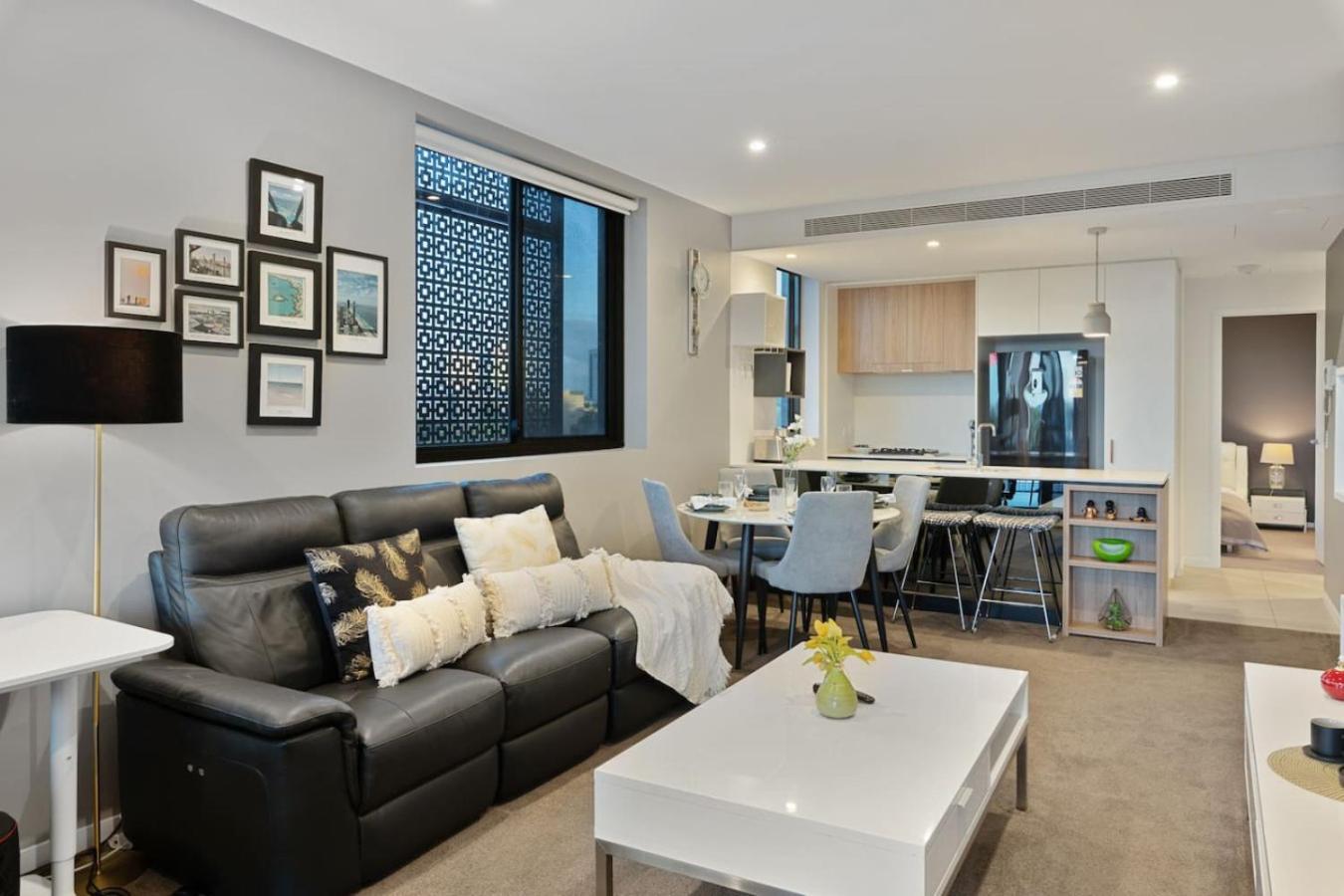 Rooftop Pool And View Stylish 2bed With Ducted Ac Brisbane