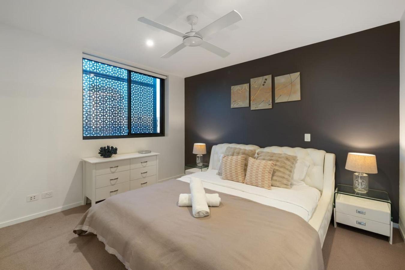 Apartment Rooftop Pool And View Stylish 2bed With Ducted Ac