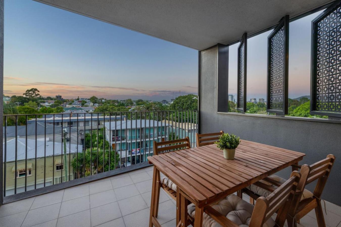 Apartment Rooftop Pool And View Stylish 2bed With Ducted Ac Brisbane