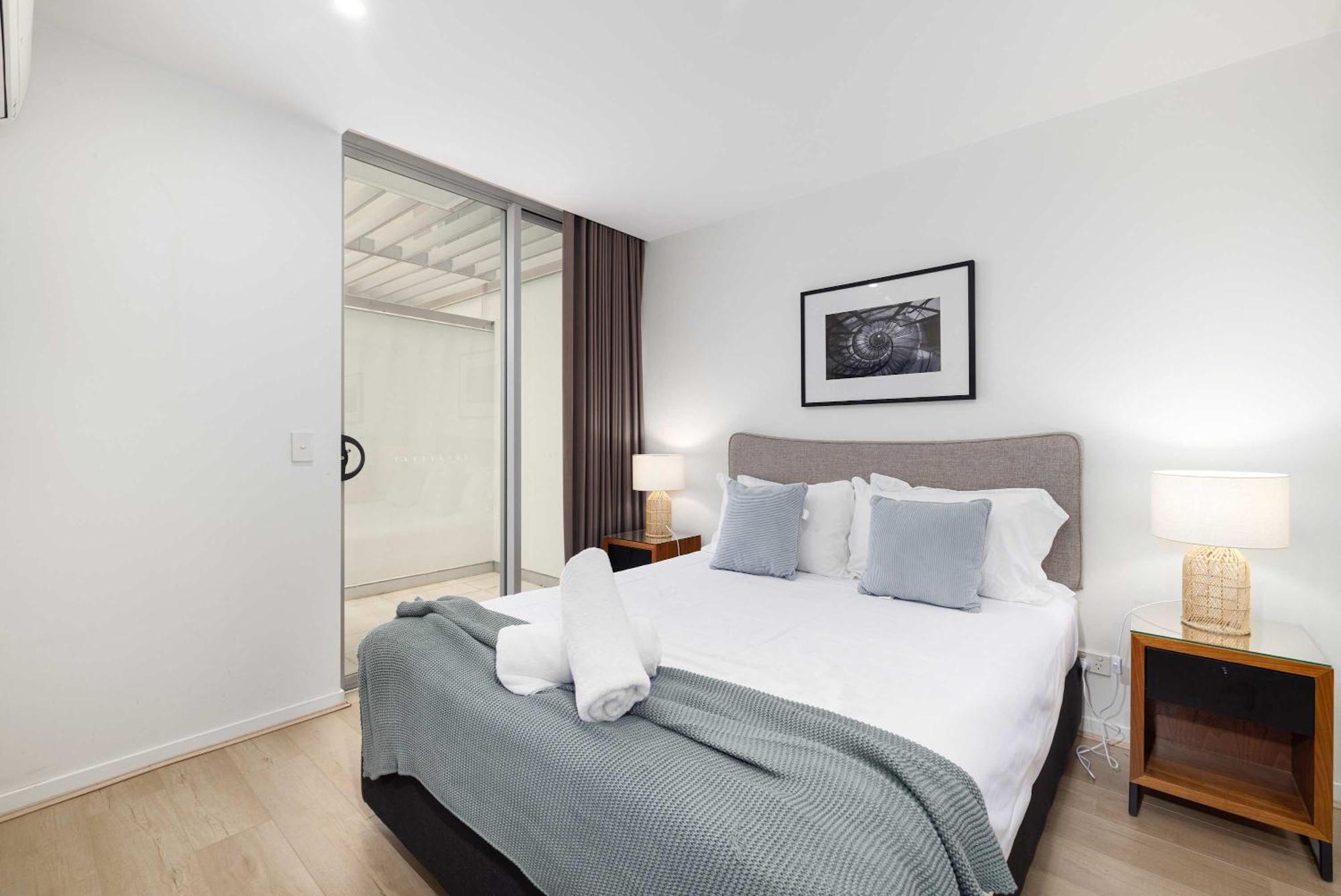 Chic Escape 2br Near Convention Centre Apartment