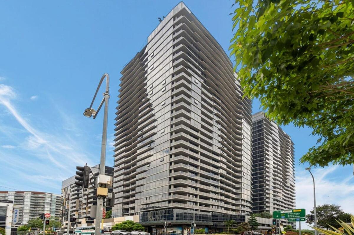 2br, 1ba With Balcony,pool,gym,sauna & Parking * Brisbane