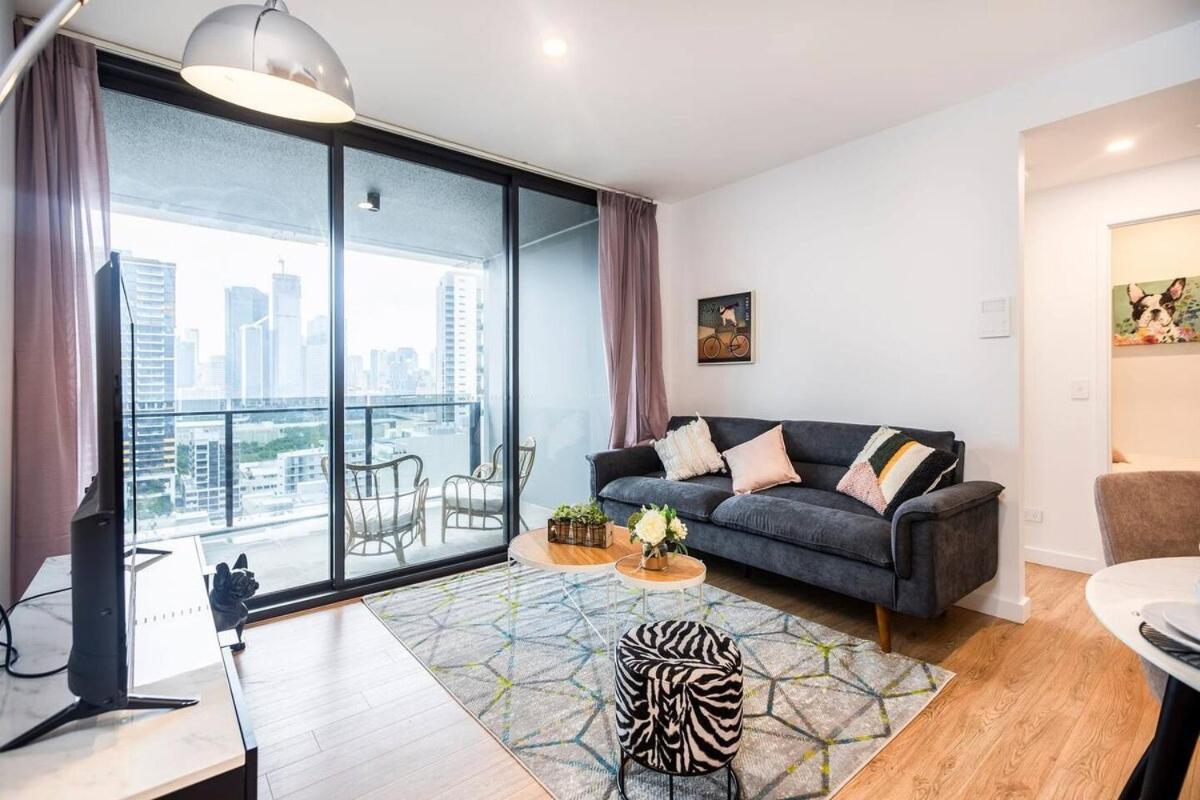 2br, 1ba With Balcony,pool,gym,sauna & Parking Apartment Brisbane