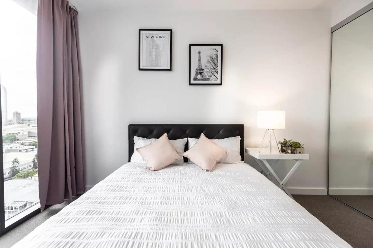 Apartment 2br, 1ba With Balcony,pool,gym,sauna & Parking