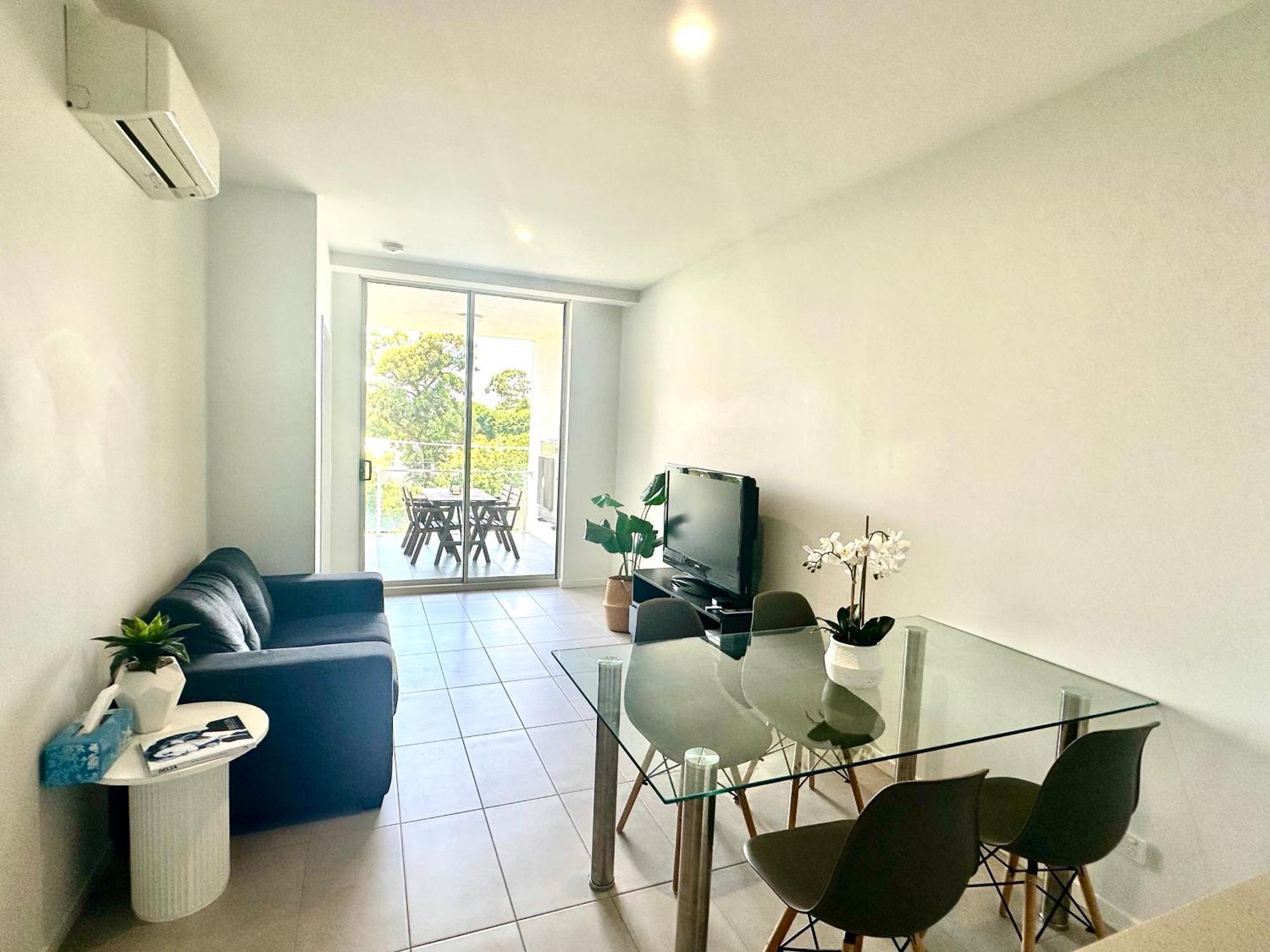 2 Bedroom Aparment With Views And Parking In Garden Apartment