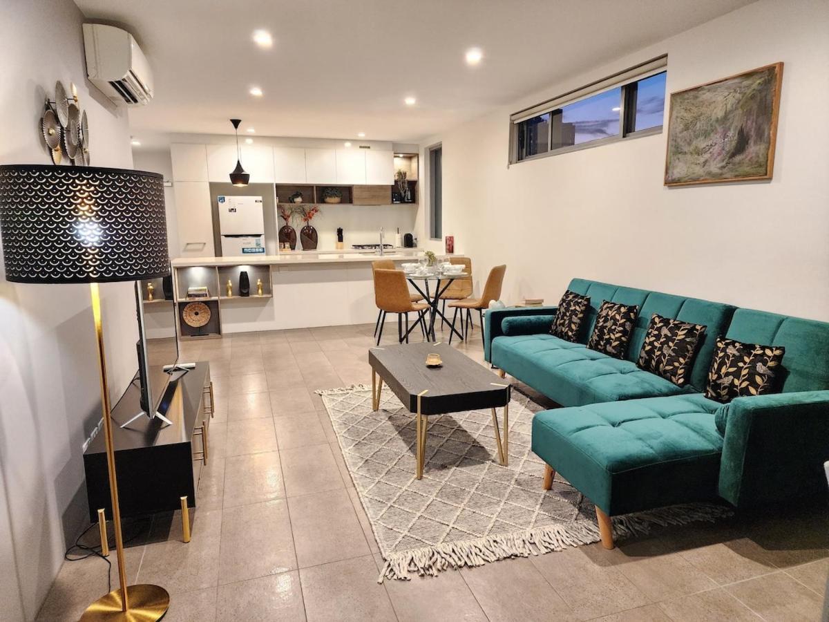 Luxury 2 Bedroom Near South Bank With Free Car Park, Pool, Views And Sofa Bed Apartment