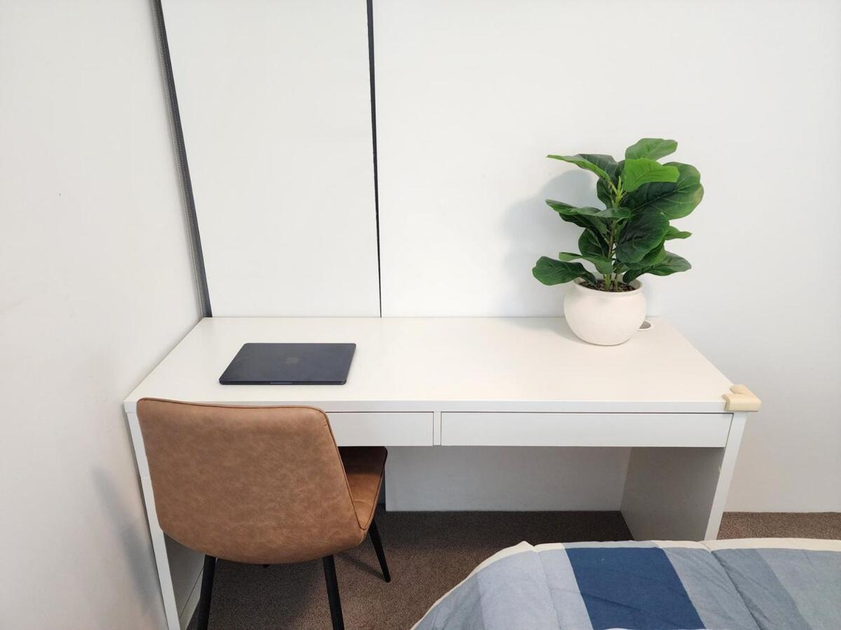 Apartment Luxury 2 Bedroom Near South Bank With Free Car Park, Pool, Views And Sofa Bed