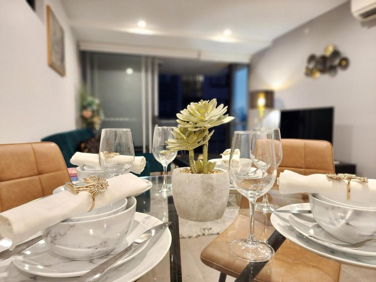 Luxury 2 Bedroom Near South Bank With Free Car Park, Pool, Views And Sofa Bed