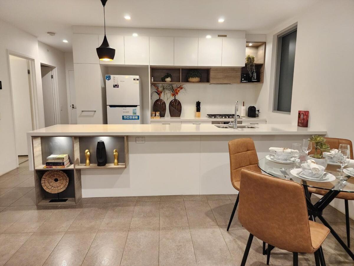 Apartment Luxury 2 Bedroom Near South Bank With Free Car Park, Pool, Views And Sofa Bed