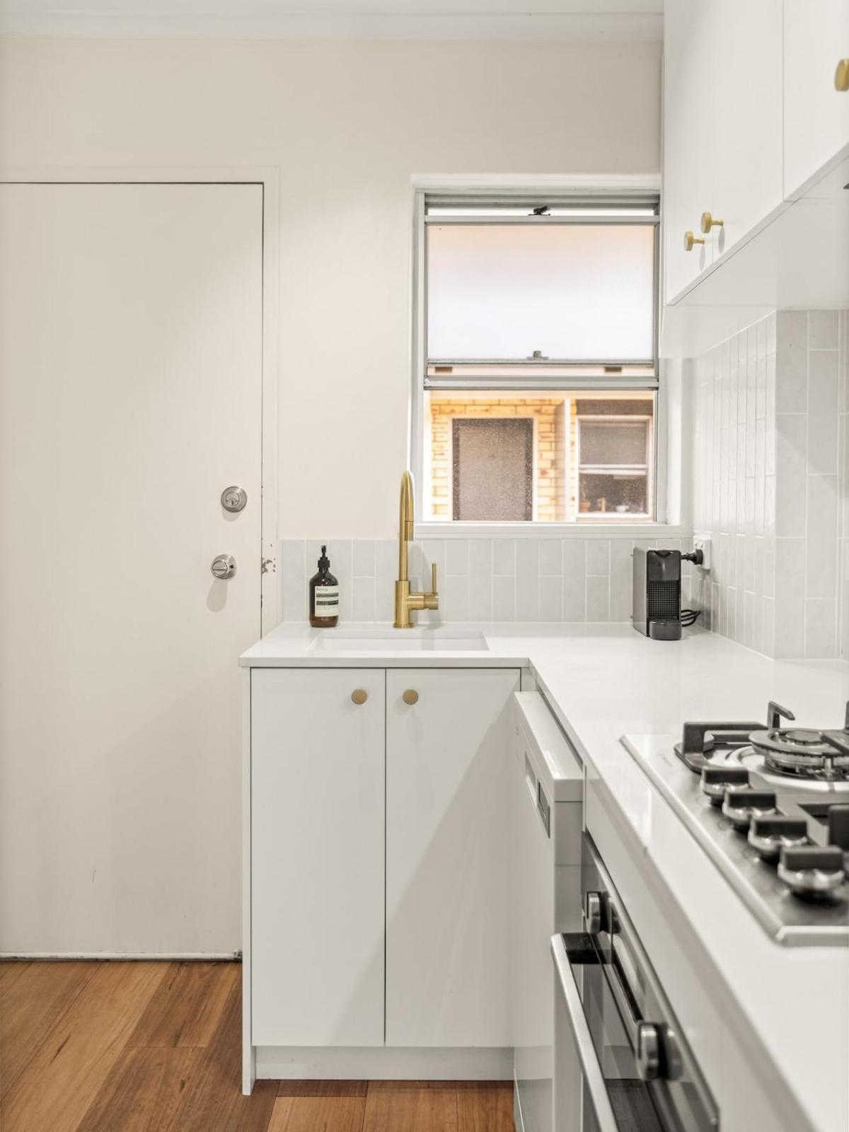Bright In Trendy New Farm Apartment