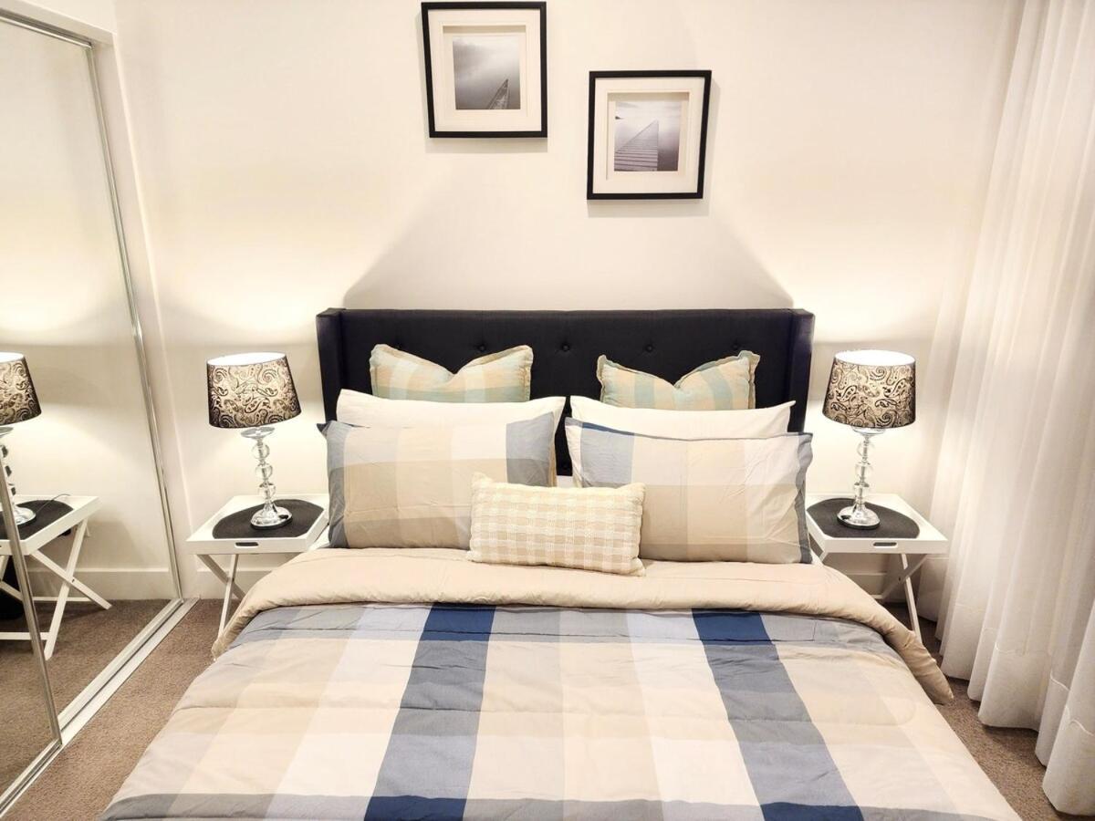 Spacious River View Escape With Free Secure Park - 2br, 2ba And Sofa Bed Apartment *