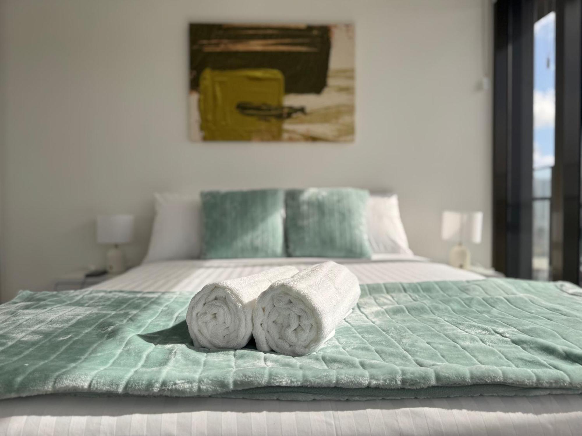 Elite With And Sunset View - Free Parking Apartment