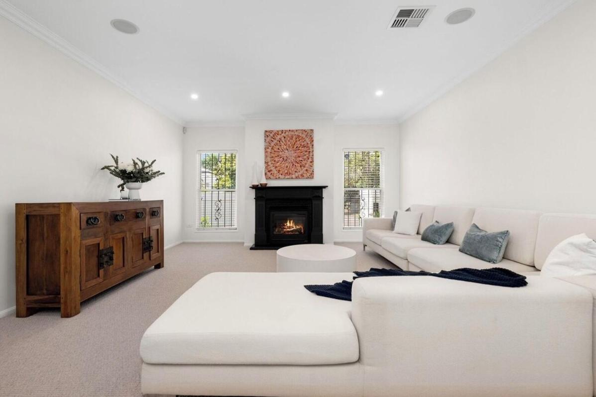 Maison Marie: Cinebar Getaway 4 Bedrooms 2.5 Baths Brisbane