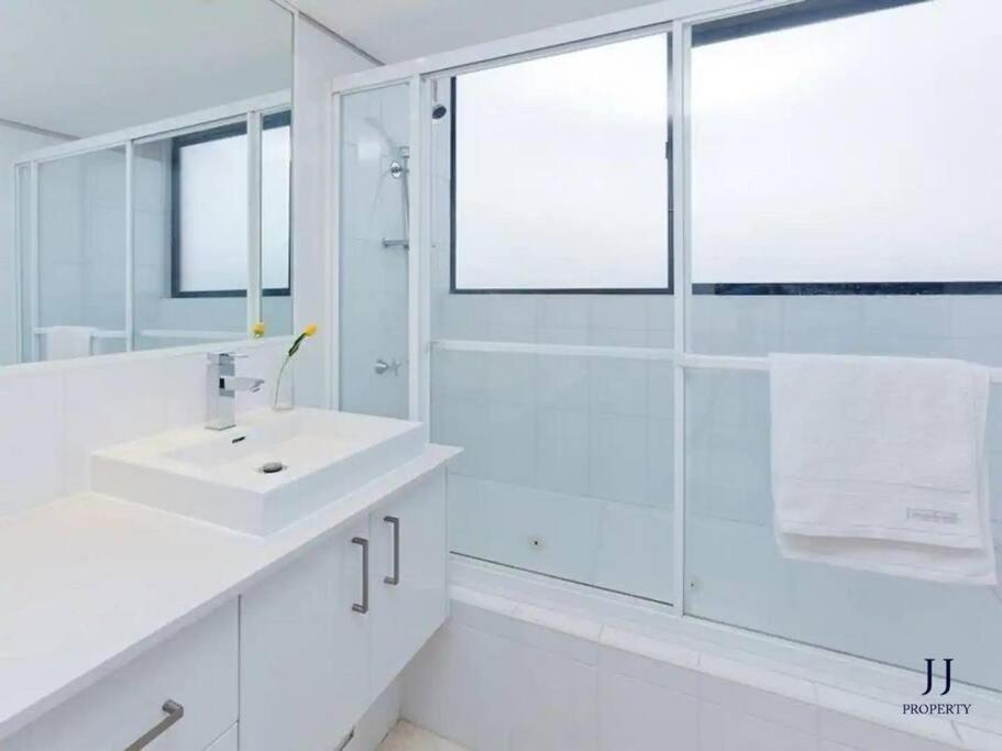 Cbd 1 Bed With Riverview