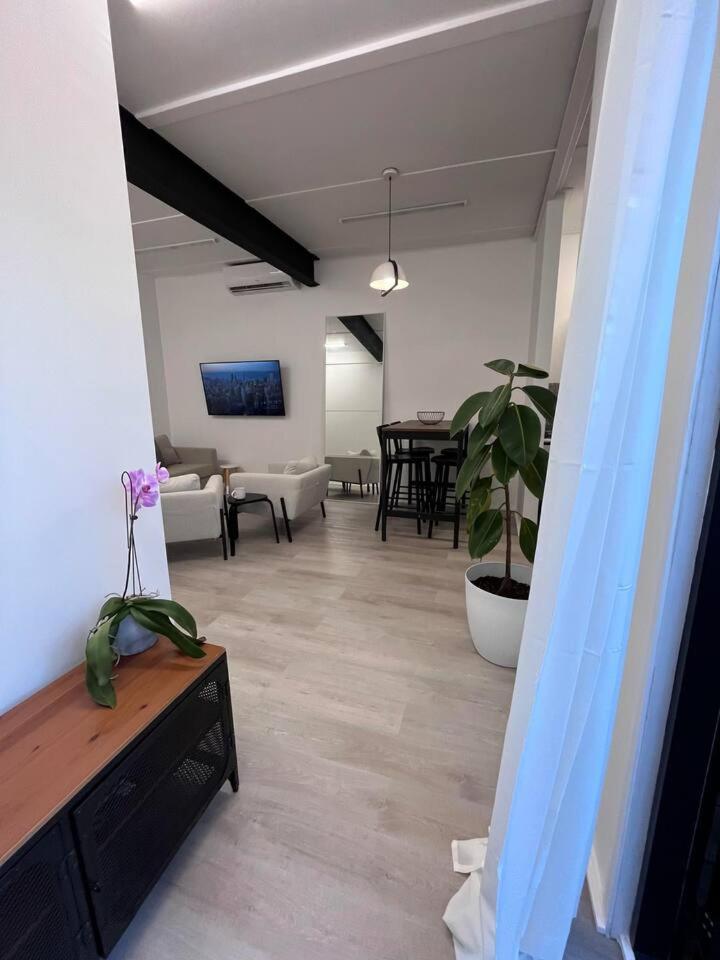 Holiday home West Hub. Private Infrared Sauna Near & Much More! New Purpose Built Loft Style! *