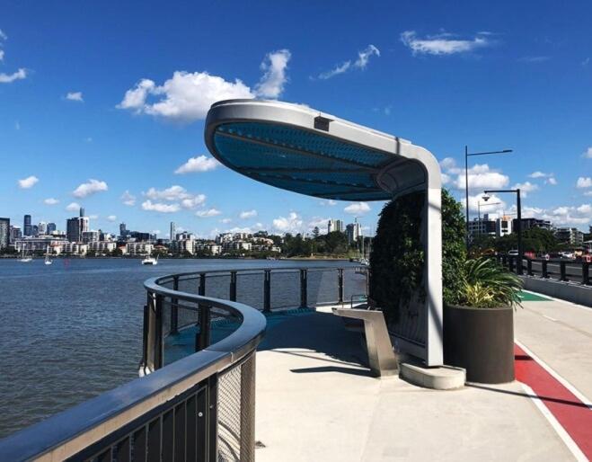Noir Reverie - Designer By The River, Free Carpark, Gym & Pool Apartment Brisbane