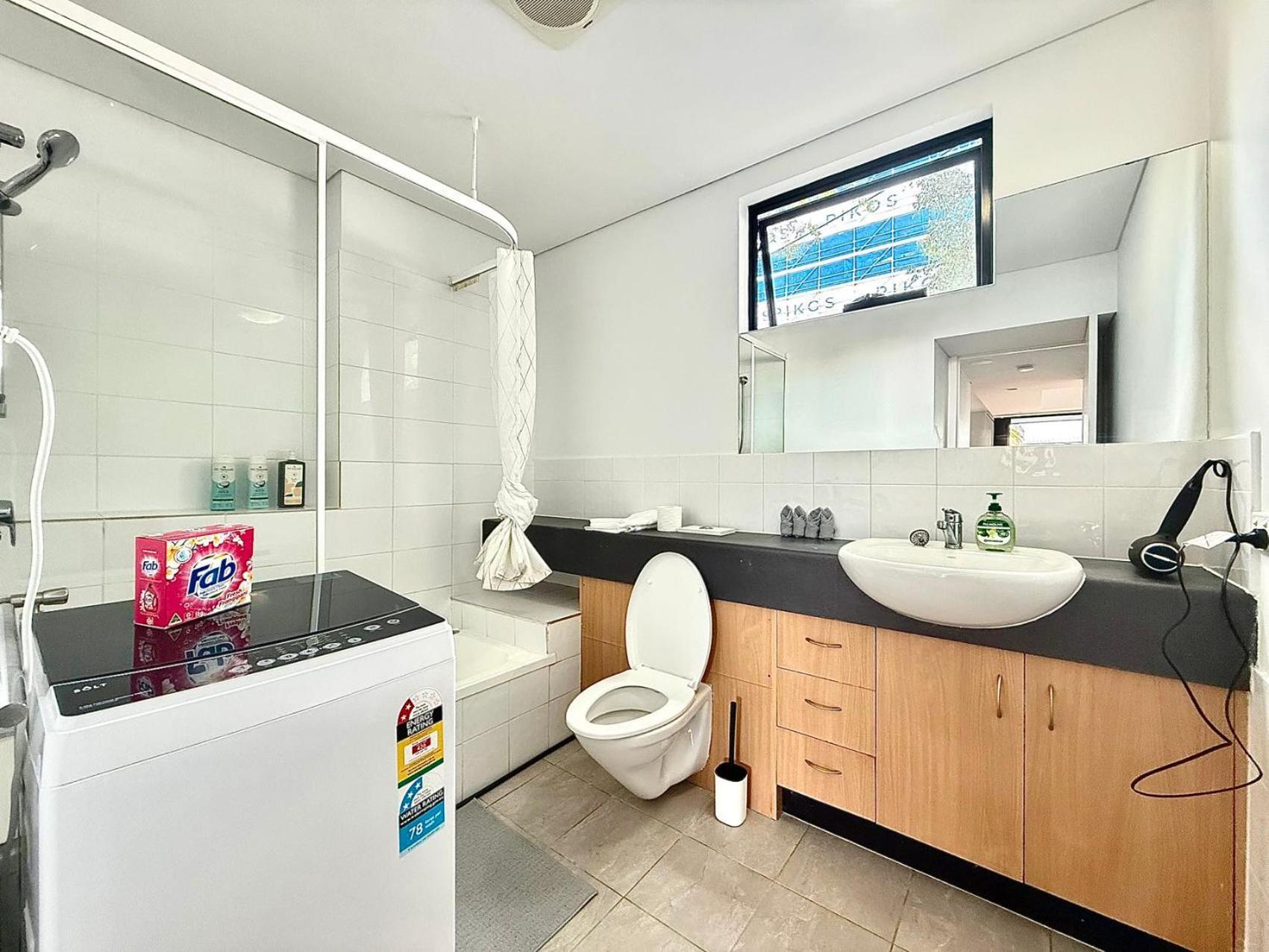 Apartment Kangaroo Point - Being Everywhere At Once! Spacious 3 Bedroom Apartment, Location! Free Carpark Brisbane