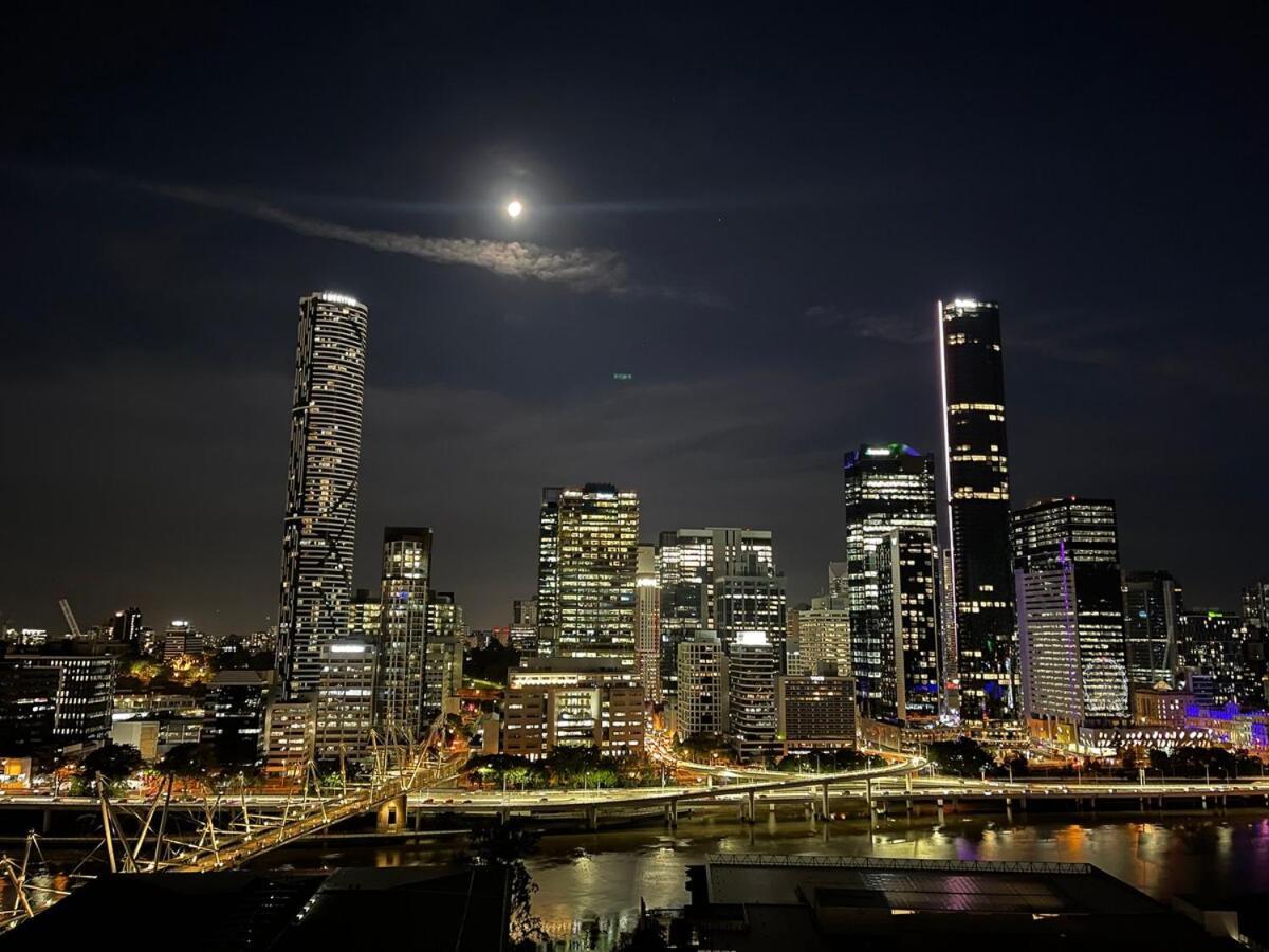 Apartment Luxury Breathtaking View Ensuite & Parking Brisbane