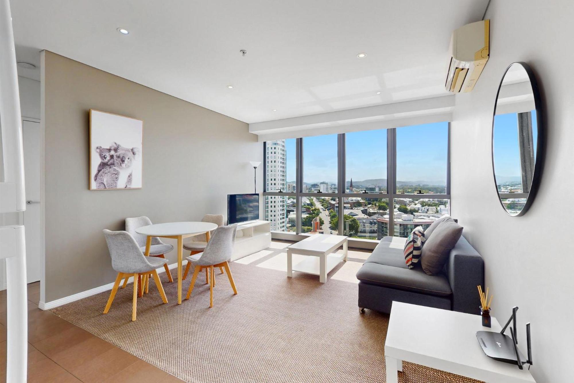 Apartment Prime Location View Meriton Soleil Brisbane