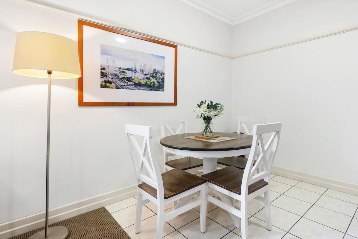 Stylish 1br With Views - 4008