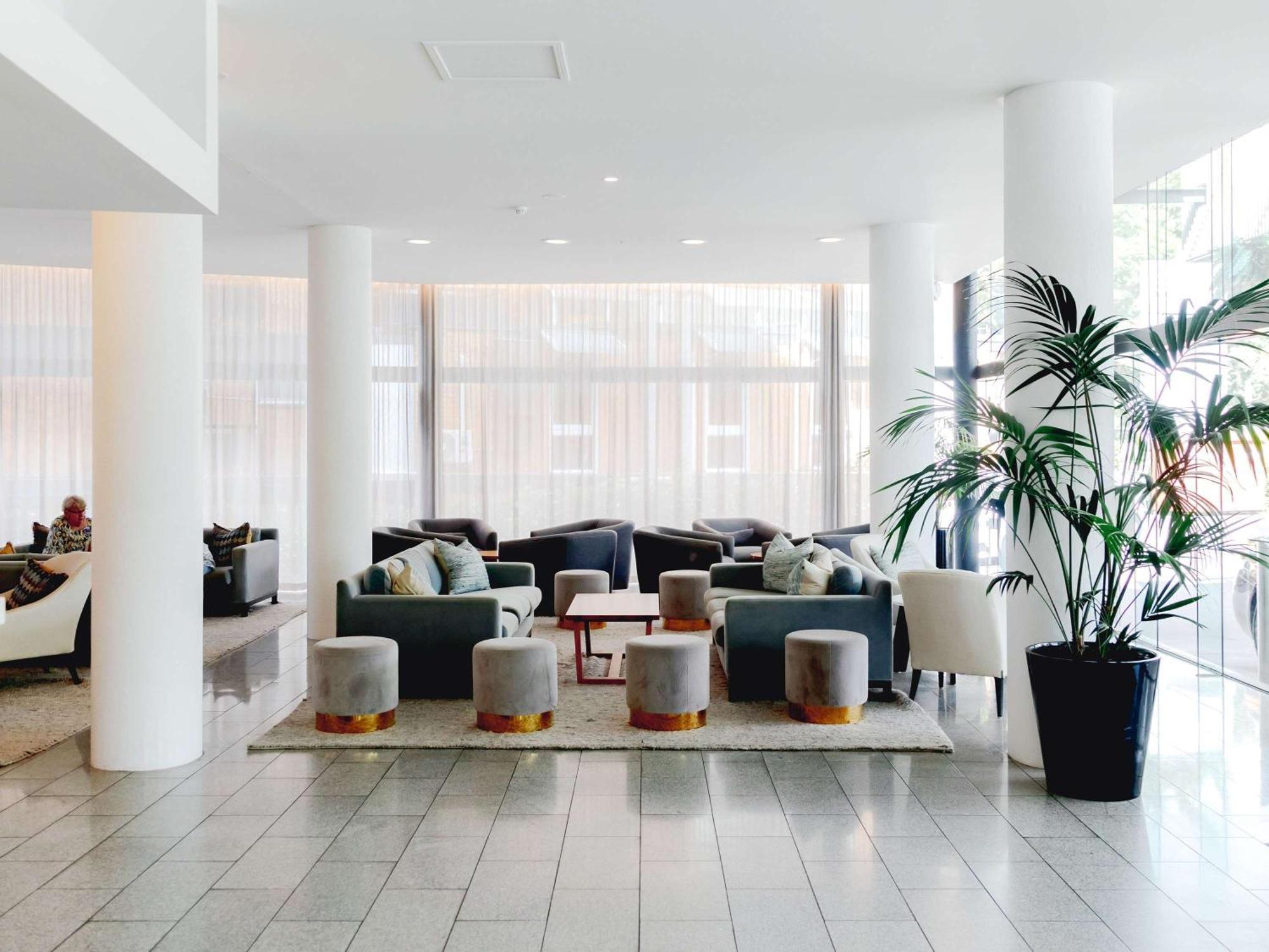 Mercure Spring Hill Hotel 4*