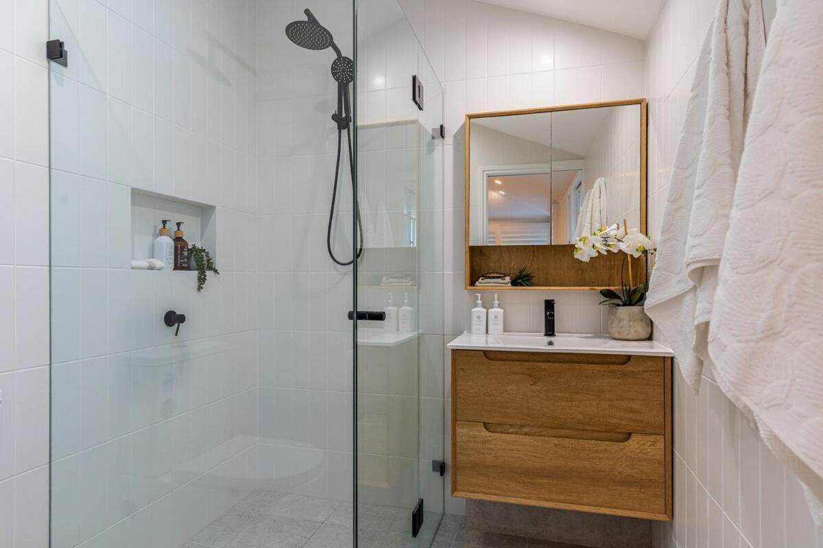 Holiday home Luxury Queenslander Awaits! Sleeps 8, 3 Car Parks *