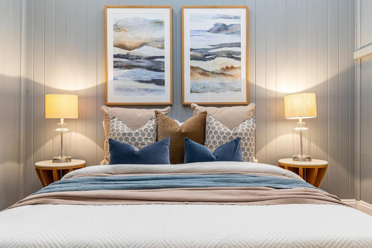 Luxury Queenslander Awaits! Sleeps 8, 3 Car Parks