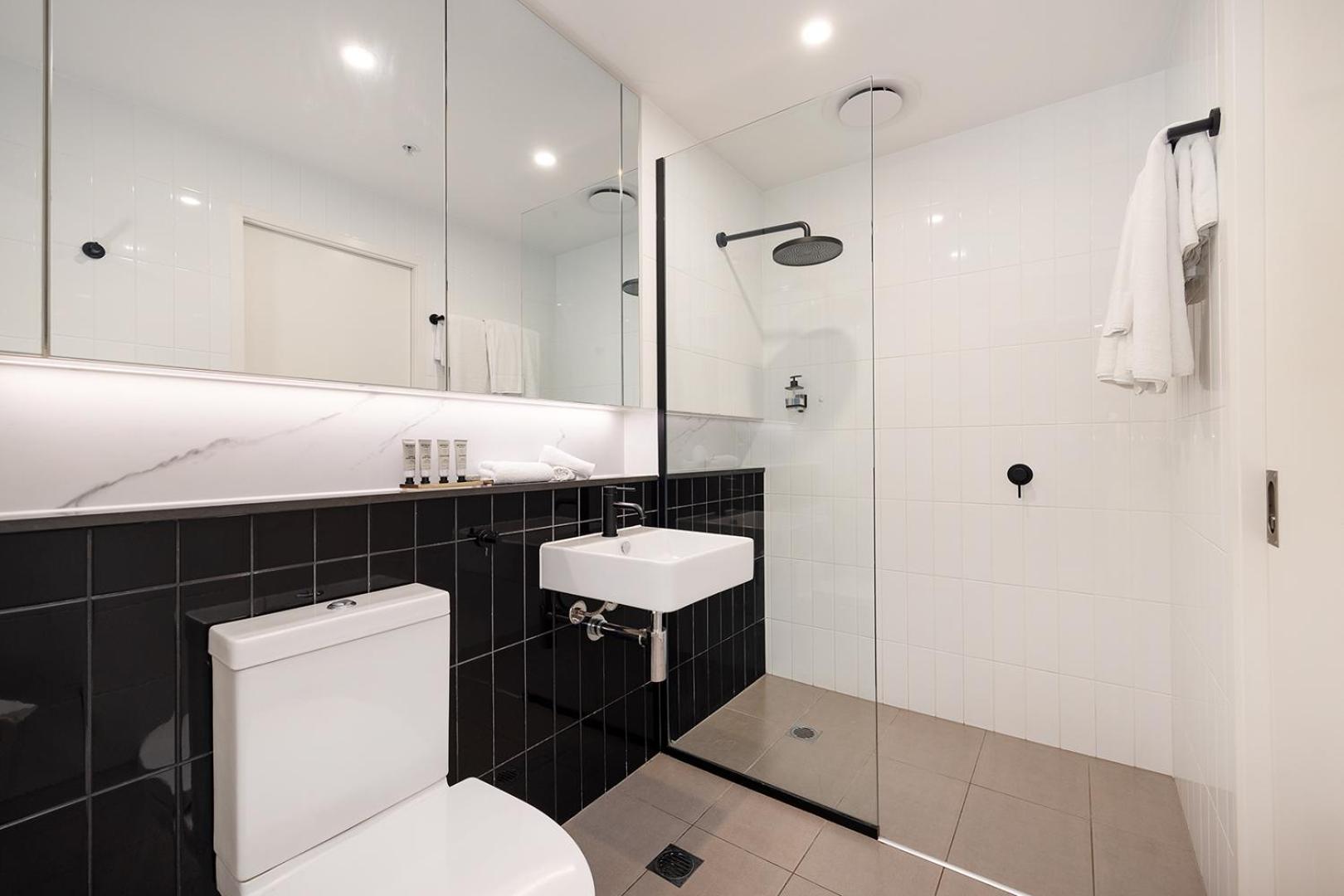 Opera South Aparthotel 4*