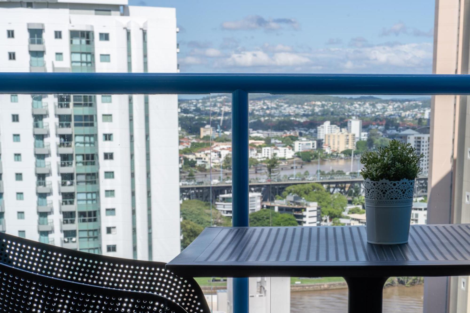 1bed 1bath With Story Bridge And River Views, Parking, And Private Balcony * Brisbane