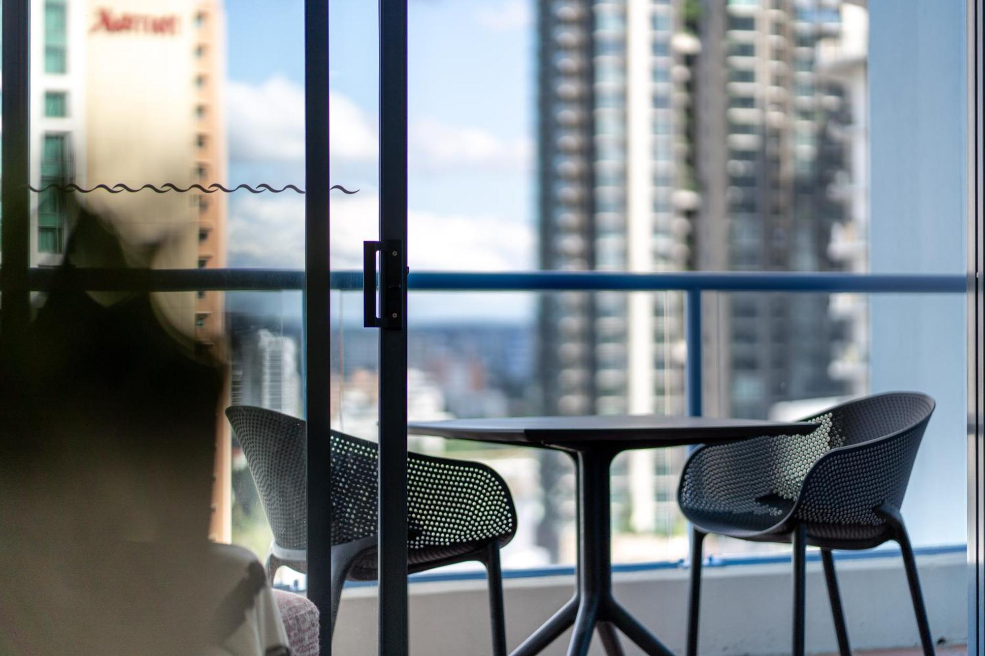 1bed 1bath With Story Bridge And River Views, Parking, And Private Balcony Brisbane