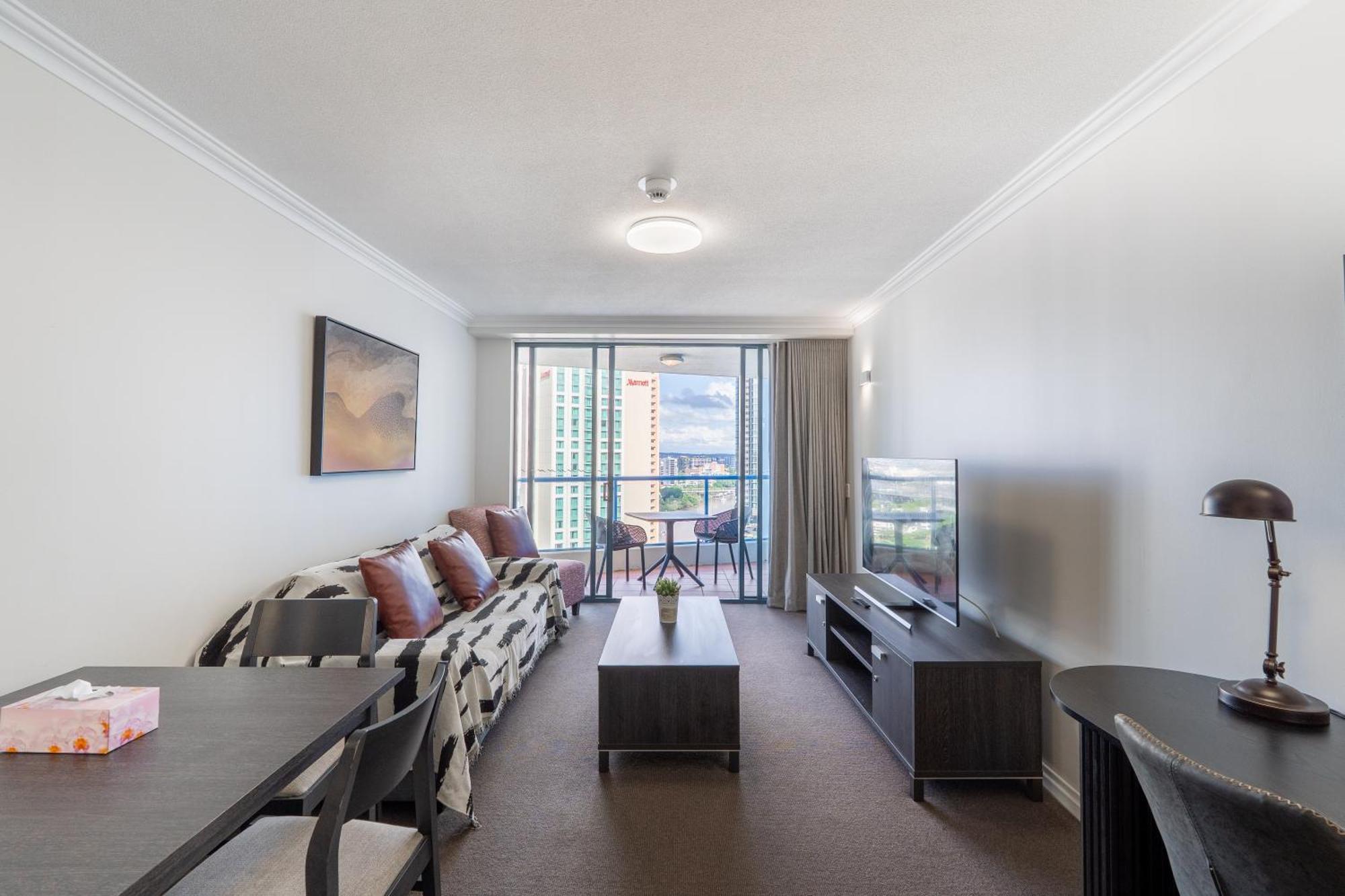 1bed 1bath With Story Bridge And River Views, Parking, And Private Balcony Apartment