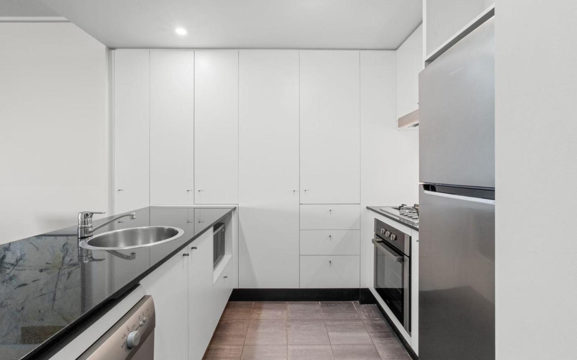 Luxury Cbd 2b2b Balcony Views Free Parking Brisbane