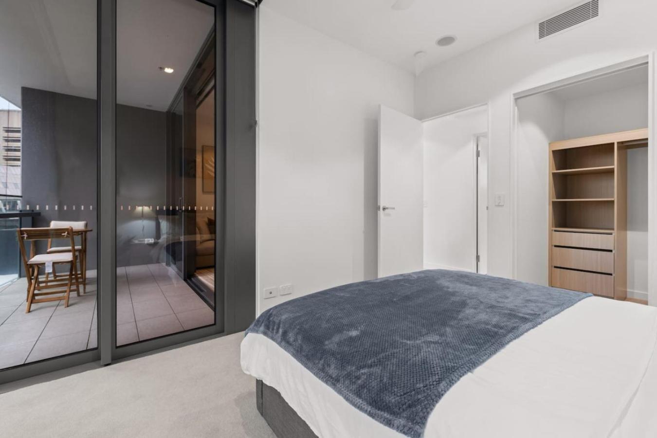 1 Bedroom In Queens Wharf Apartment *